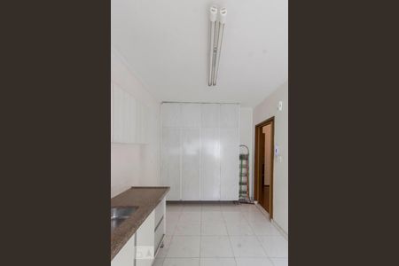 Cozinha de apartamento para alugar com 2 quartos, 65m² em Vila Ester (zona Norte), São Paulo