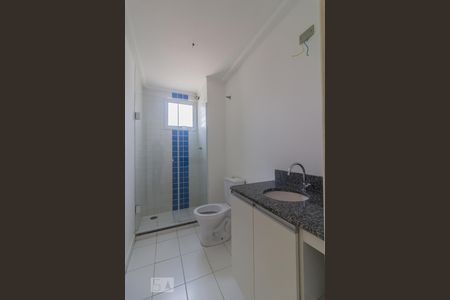 Banheiro de apartamento à venda com 3 quartos, 69m² em Vila Galvão , Guarulhos
