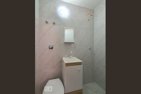 Banheiro  de kitnet/studio para alugar com 1 quarto, 20m² em Sé, São Paulo