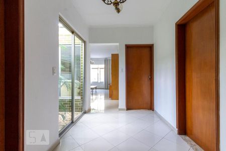 Hall de casa para alugar com 4 quartos, 240m² em Parque Boturussu, São Paulo