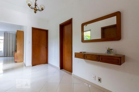 Hall de casa para alugar com 4 quartos, 240m² em Parque Boturussu, São Paulo