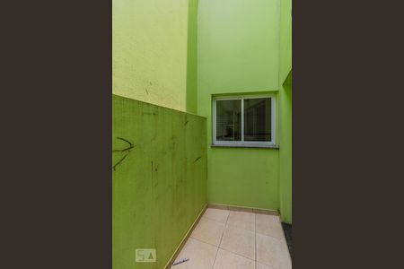 Quintal dos Fundos de casa à venda com 4 quartos, 145m² em Jardim Jamaica, Santo André