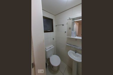 Banheiro de kitnet/studio para alugar com 1 quarto, 35m² em Centro Histórico, Porto Alegre