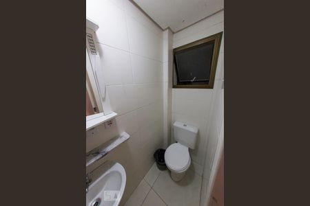 Banheiro de kitnet/studio para alugar com 1 quarto, 35m² em Centro Histórico, Porto Alegre