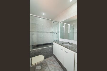 Banheiro da Suíte de apartamento à venda com 3 quartos, 200m² em Santa Rosa, Belo Horizonte