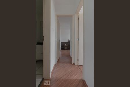 Corredor de apartamento à venda com 2 quartos, 57m² em Vila das Mercês, São Paulo