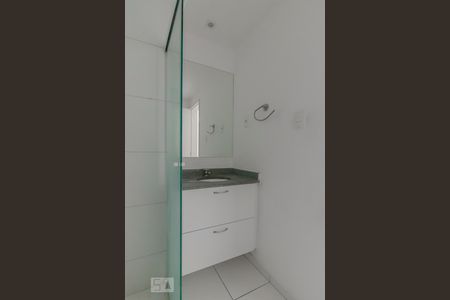 Banheiro de apartamento à venda com 2 quartos, 57m² em Vila das Mercês, São Paulo