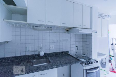 Cozinha de apartamento para alugar com 2 quartos, 69m² em Jardim Arpoador, São Paulo