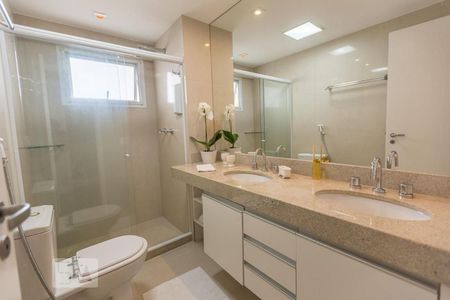 Banheiro Suite de apartamento à venda com 3 quartos, 240m² em Barra da Tijuca, Rio de Janeiro