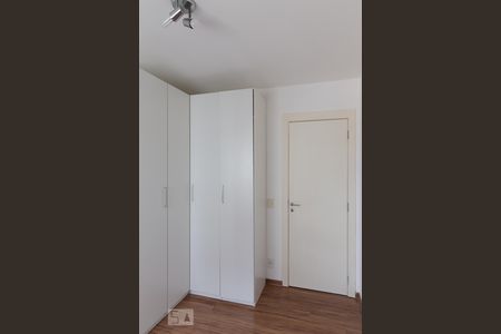 Quarto 1 de apartamento para alugar com 3 quartos, 80m² em Passo da Areia, Porto Alegre