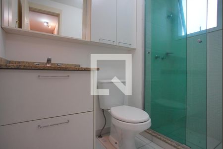Banheiro da Suíte de apartamento à venda com 3 quartos, 80m² em Passo da Areia, Porto Alegre