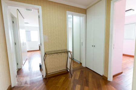 Corredor de apartamento para alugar com 4 quartos, 142m² em Vila Augusta, Guarulhos