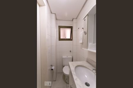 Banheiro de kitnet/studio para alugar com 1 quarto, 35m² em Centro Histórico, Porto Alegre