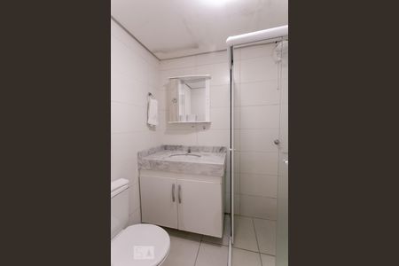 Banheiro de kitnet/studio para alugar com 1 quarto, 35m² em Centro Histórico, Porto Alegre