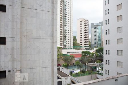 Sala - vista de apartamento para alugar com 2 quartos, 75m² em Belvedere, Belo Horizonte