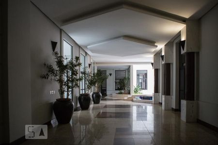 Hall de apartamento para alugar com 2 quartos, 75m² em Belvedere, Belo Horizonte