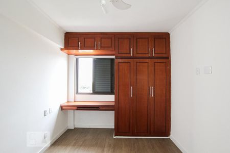 Quarto de apartamento à venda com 1 quarto, 48m² em Cambuí, Campinas