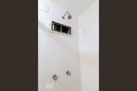 Banheiro de apartamento para alugar com 1 quarto, 48m² em Centro, Curitiba