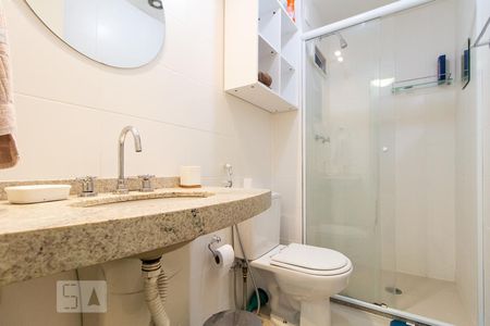 Banheiro de apartamento para alugar com 1 quarto, 48m² em Centro, Curitiba