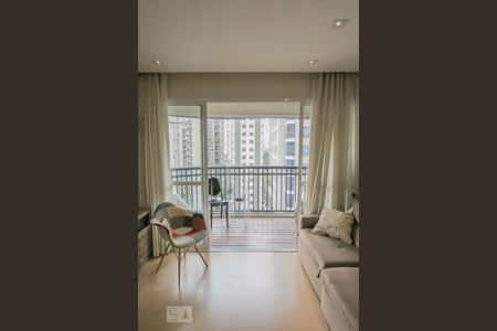 Sala  de apartamento à venda com 2 quartos, 65m² em Vila Olímpia, São Paulo