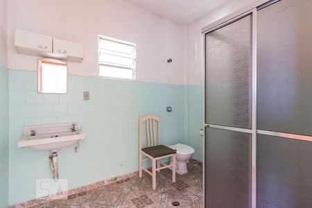 Banheiro de casa para alugar com 2 quartos, 65m² em Chácara Inglesa, São Paulo