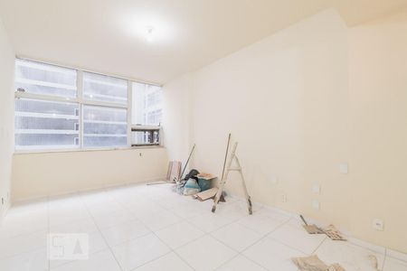 Quarto de kitnet/studio para alugar com 1 quarto, 50m² em Centro, Rio de Janeiro