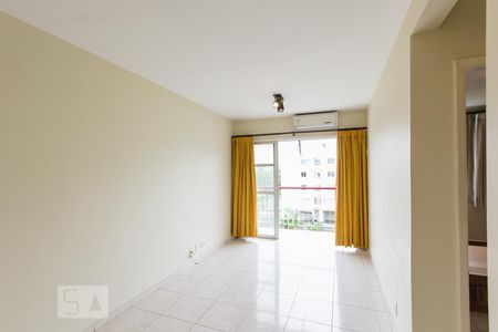 Sala de apartamento para alugar com 2 quartos, 55m² em Pechincha, Rio de Janeiro