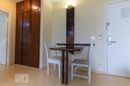 Sala de apartamento para alugar com 1 quarto, 50m² em Cambuí, Campinas