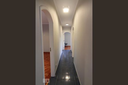 Corredor de casa para alugar com 3 quartos, 130m² em Vila Diva (zona Norte), São Paulo