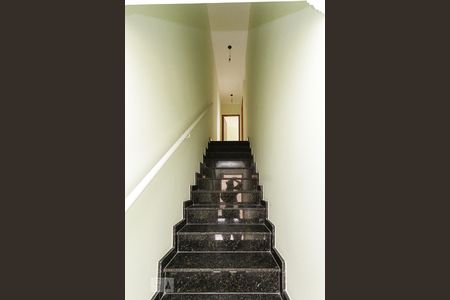 escada de casa de condomínio para alugar com 3 quartos, 100m² em Vila Granada, São Paulo