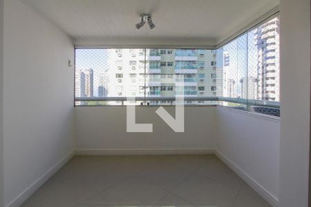 Varanda de apartamento para alugar com 3 quartos, 74m² em Barra da Tijuca, Rio de Janeiro