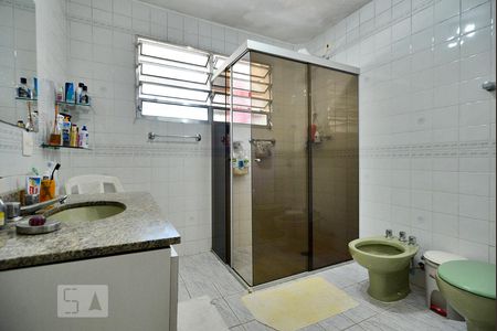 Banheiro de apartamento para alugar com 3 quartos, 125m² em Água Branca, São Paulo