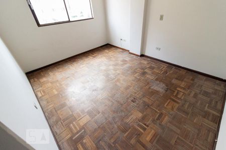 Quarto 2 de apartamento para alugar com 2 quartos, 50m² em Rebouças, Curitiba