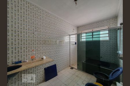 Banheiro 2 de casa para alugar com 7 quartos, 240m² em Bosque da Saúde, São Paulo