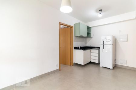 Sala e cozinha de apartamento para alugar com 1 quarto, 34m² em Pinheiros, São Paulo