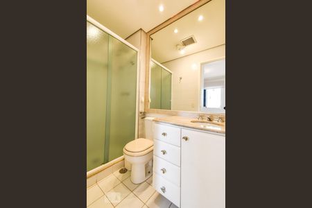 Banheiro de apartamento para alugar com 1 quarto, 45m² em Pinheiros, São Paulo