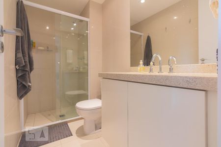 Banheiro de apartamento para alugar com 1 quarto, 48m² em Vila Gertrudes, São Paulo