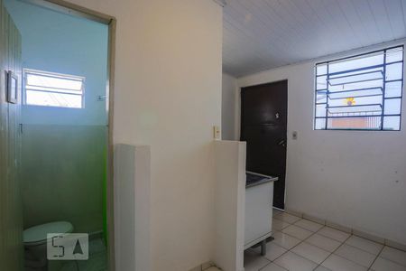 Entrada Banheiro e Cozinha de apartamento para alugar com 1 quarto, 30m² em Vila Gumercindo, São Paulo