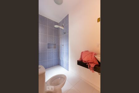 Casa à venda com 240m², 3 quartos e 2 vagas Casa à venda com 240m², 3 quartos e 2 vagasBanheiro da área gourmet