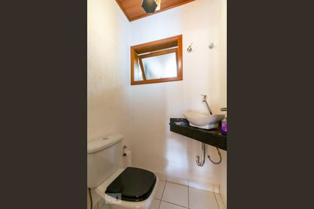Casa à venda com 240m², 3 quartos e 2 vagas Casa à venda com 240m², 3 quartos e 2 vagasLavabo