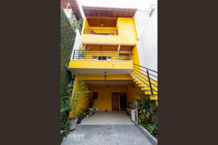 Casa à venda com 240m², 3 quartos e 2 vagas Casa à venda com 240m², 3 quartos e 2 vagasFachada