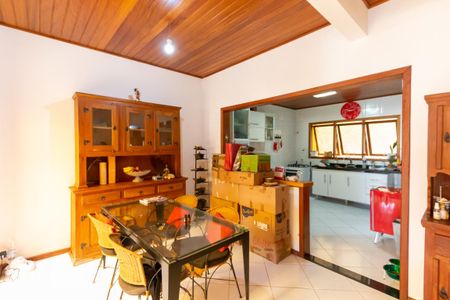 Casa à venda com 240m², 3 quartos e 2 vagas Casa à venda com 240m², 3 quartos e 2 vagasCopa