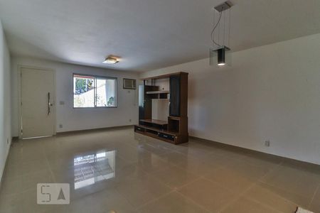 Sala de casa de condomínio à venda com 3 quartos, 140m² em Freguesia , Rio de Janeiro