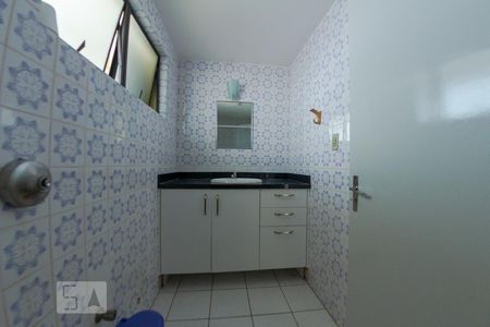 Banheiro de apartamento à venda com 2 quartos, 80m² em Jardim São Pedro, Porto Alegre