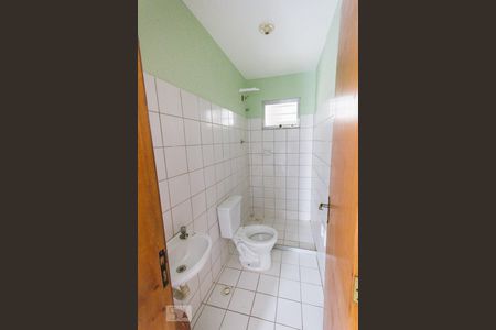 Banheiro de kitnet/studio para alugar com 1 quarto, 30m² em Curicica, Rio de Janeiro