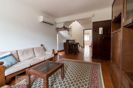 Sala de estar de casa à venda com 3 quartos, 320m² em Vila Galvão, Guarulhos