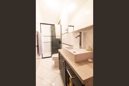Banheiro de casa à venda com 4 quartos, 200m² em Chácara das Pedras, Porto Alegre