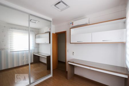 Quarto 1 de apartamento para alugar com 2 quartos, 73m² em Vila Itapura, Campinas