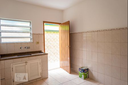 Cozinha de casa para alugar com 1 quarto, 40m² em Vila Invernada, São Paulo