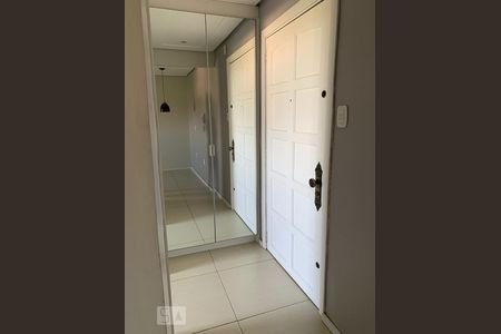 Entrada de apartamento para alugar com 2 quartos, 70m² em Humaitá, Porto Alegre